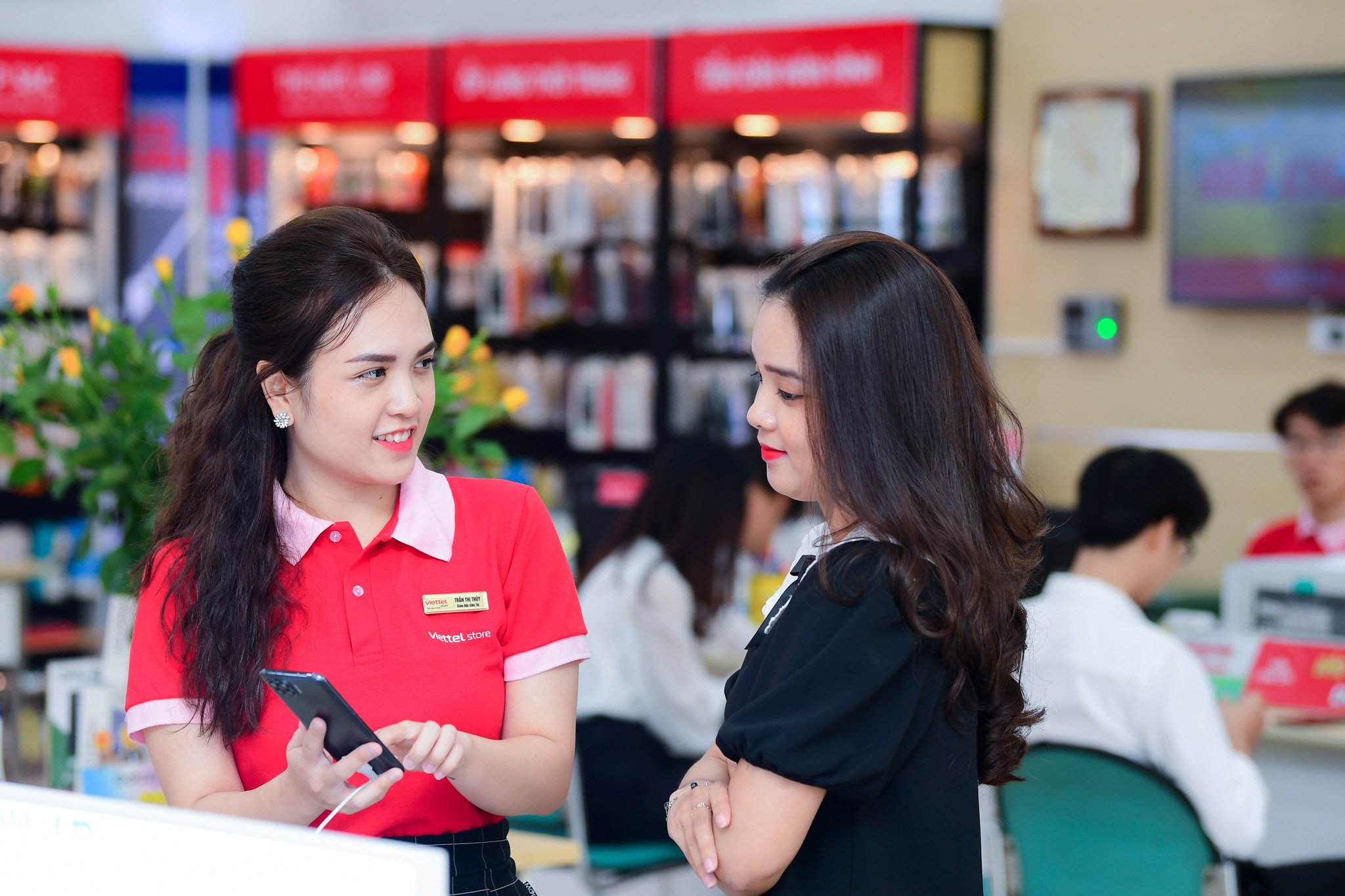 Doanh thu Viettel Store tăng trưởng gần 40% so với cùng kỳ năm trước | Công nghệ | Vietnam+ (VietnamPlus)